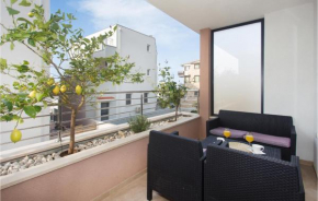 Awesome Apartment In Makarska With Kitchen